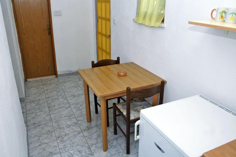 One-Bedroom Apartment with Terrace and Sea View image 4
