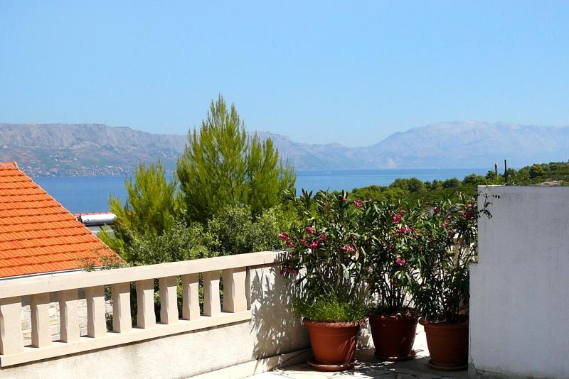 One-Bedroom Apartment with Terrace and Sea View image 2