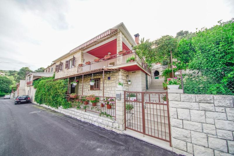 Apartments with parking space Splitska Brac - 2857 - image 22