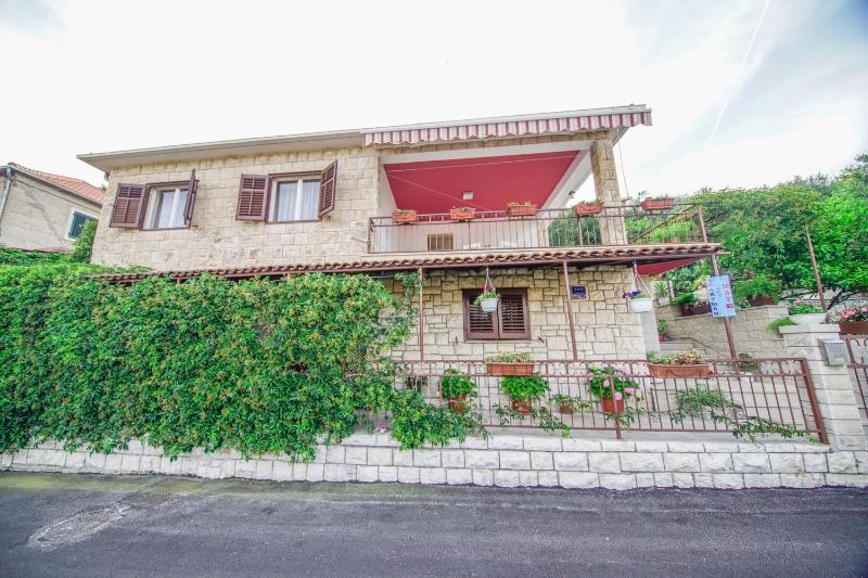 Apartments with parking space Splitska Brac - 2857 - image 15