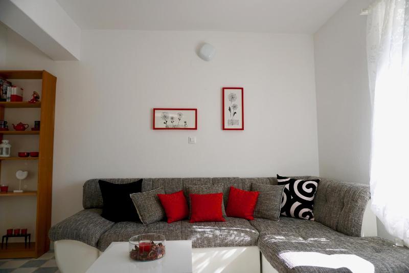 One-Bedroom Apartment with Terrace and Sea View image 1