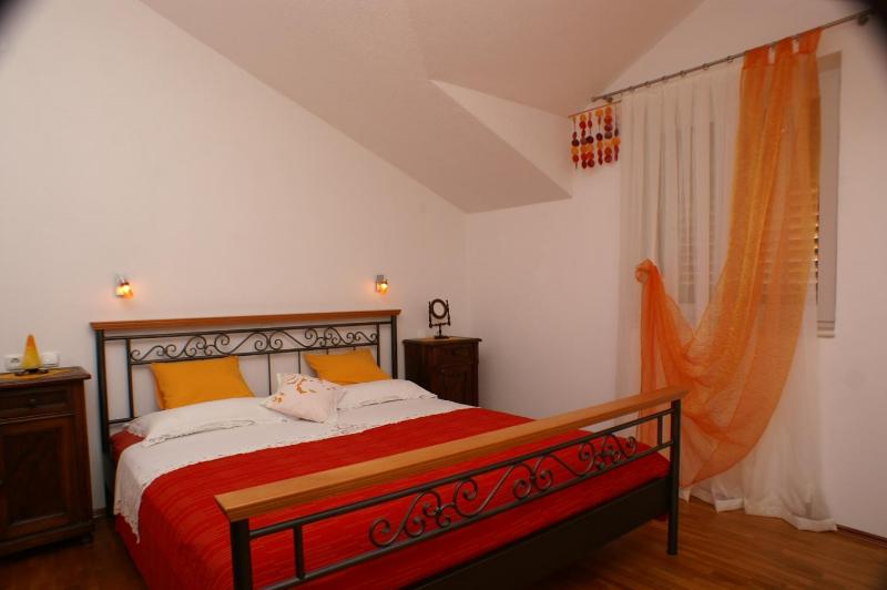 Apartments with parking space Bol Brac - 2900 - image 35