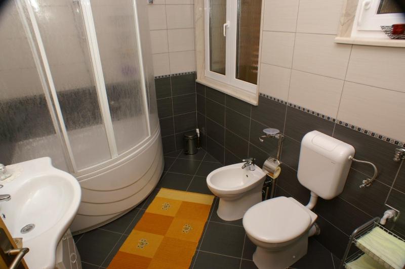 Apartments with parking space Bol Brac - 2900 - image 8