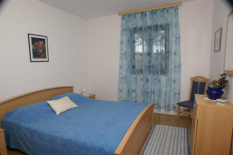 Apartments by the sea Mirca Brac - 2902 - image 3