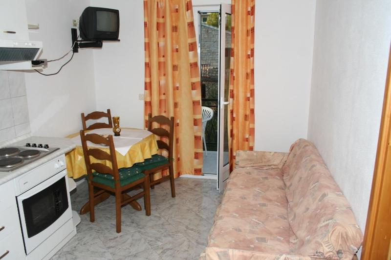 Apartments with parking space Bol Brac - 2884 - image 8