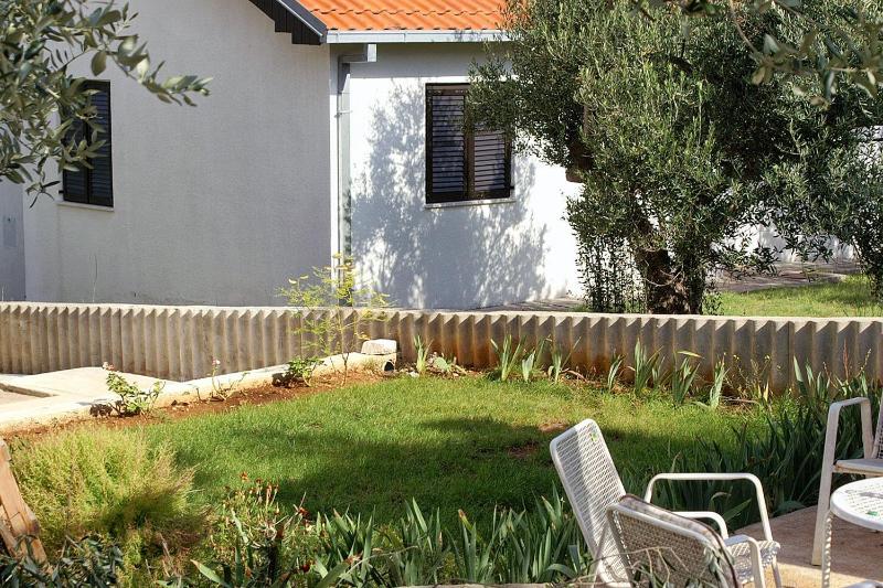 Apartments with parking space Splitska Brac - 2858 - image 16