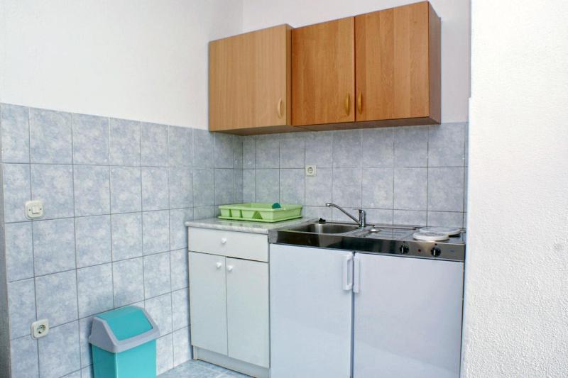 Apartments with parking space Splitska Brac - 2858 - image 3