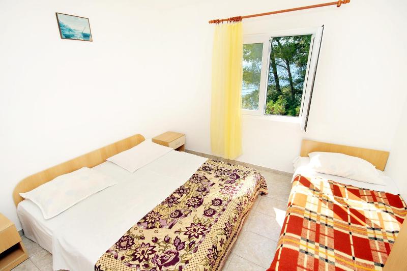 Three-Bedroom Apartment with Terrace and Sea View image 1
