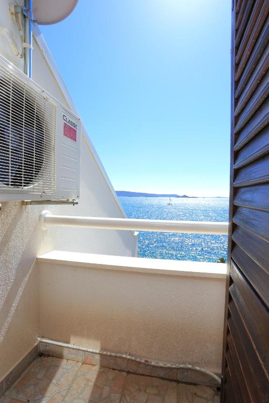 One-Bedroom Apartment with Terrace and Sea View image 4