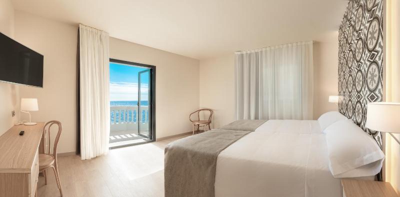 Twin Room with Sea View & Terrace image 1
