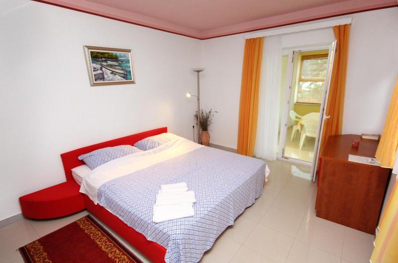 One-Bedroom Apartment with Terrace and Sea View image 1
