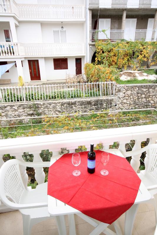 One-Bedroom Apartment with Terrace and Sea View image 3