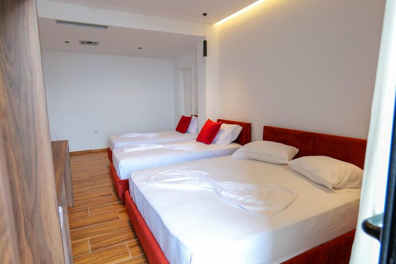 Quadruple Room with Balcony image 3