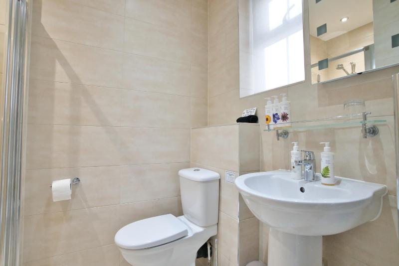 Single Room image 2
