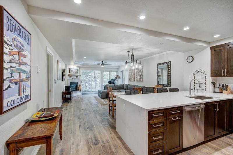 Modern and Updated St James Premium 3 Bedroom Residence condo - image 1