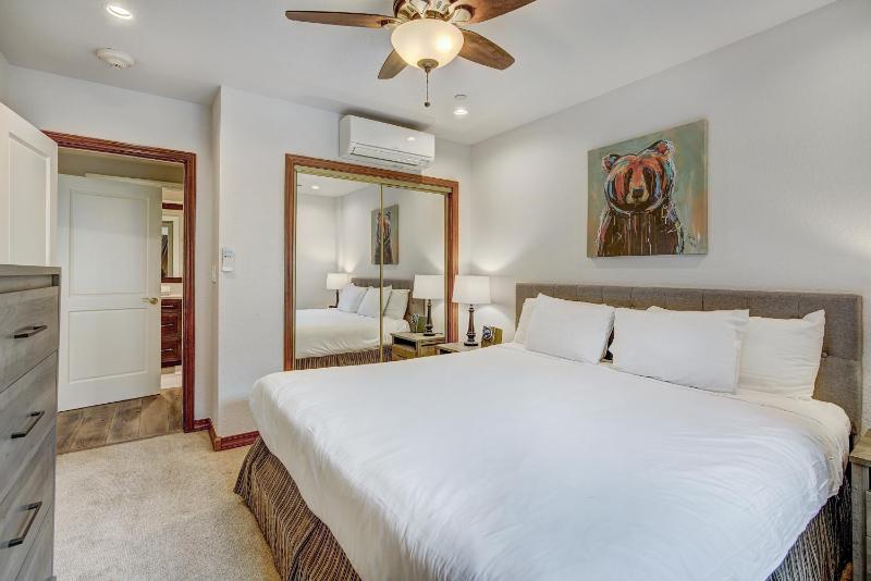 Modern and Updated St James Premium 3 Bedroom Residence condo - image 31
