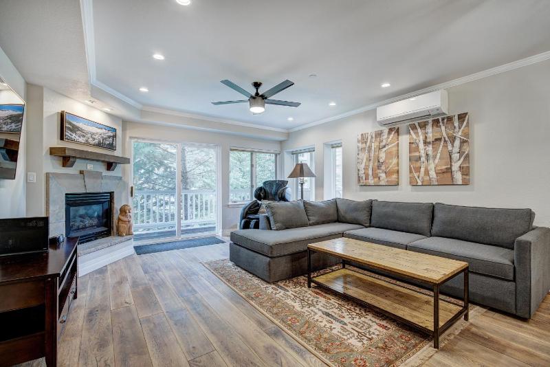 Modern and Updated St James Premium 3 Bedroom Residence condo - image 2