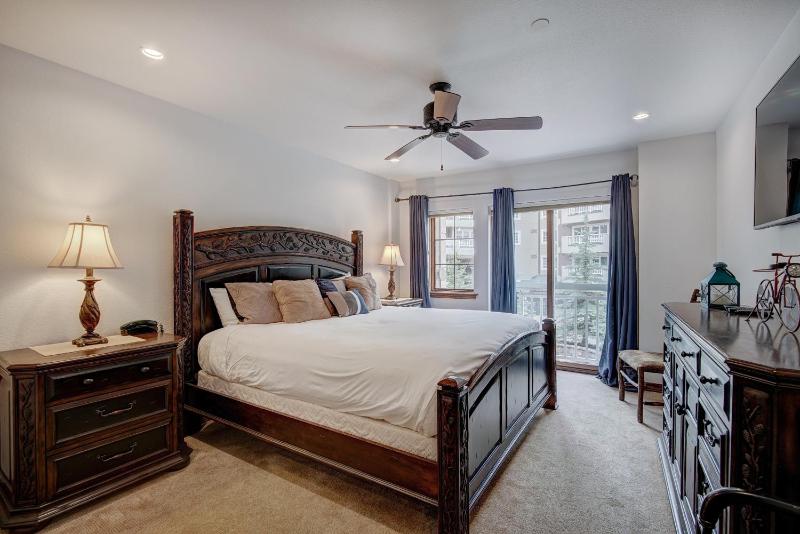 Modern and Updated St James Premium 3 Bedroom Residence condo - image 20