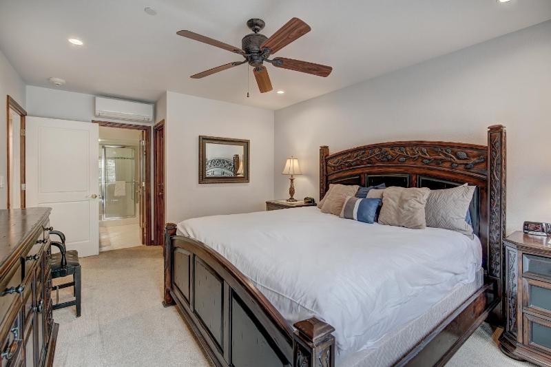 Modern and Updated St James Premium 3 Bedroom Residence condo - image 26