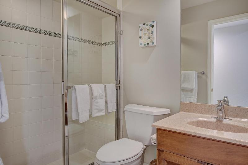 Modern and Updated St James Premium 3 Bedroom Residence condo - image 9