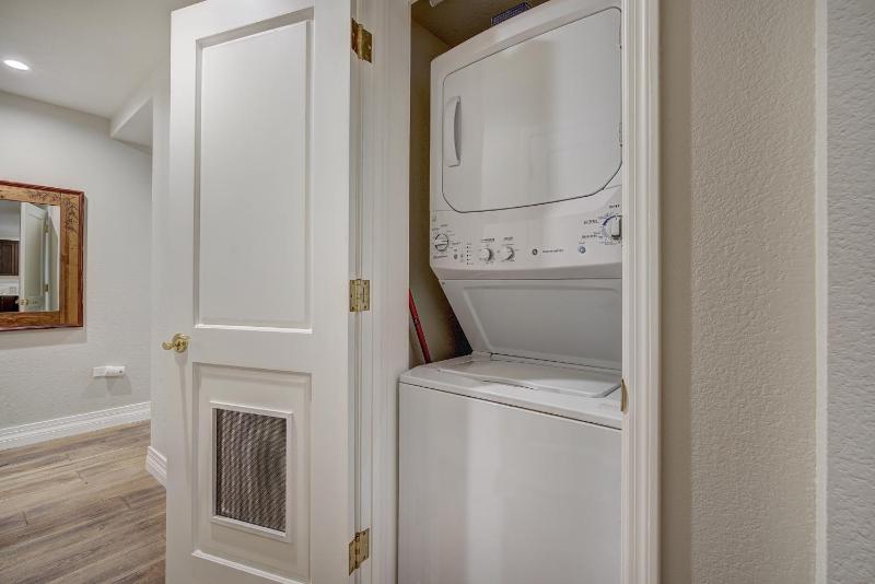 Modern and Updated St James Premium 3 Bedroom Residence condo - image 30