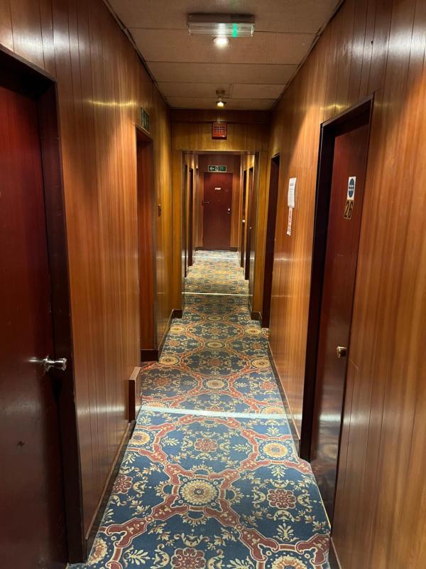 Single Room with Shared Bathroom image 2