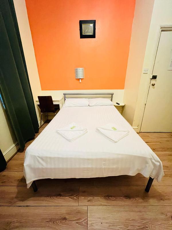 Double Room with Private Bathroom image 4