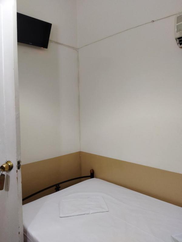 Single Room image 3