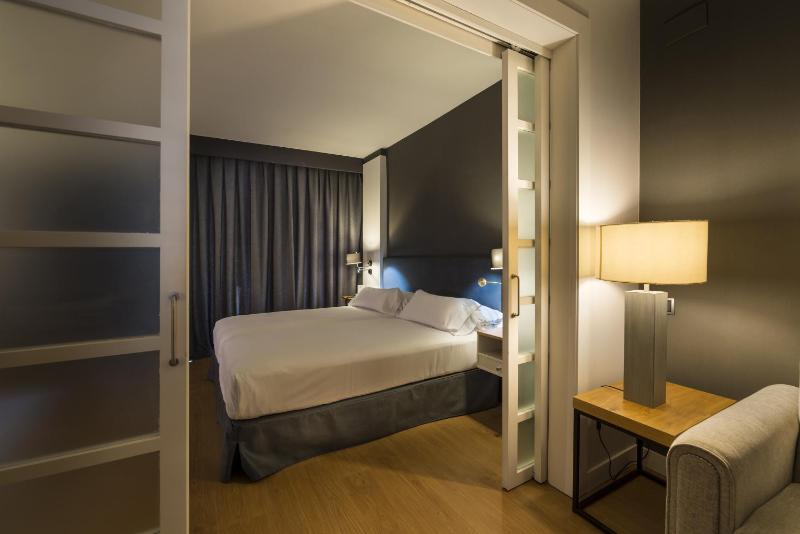 Junior Family Suite (2 Adults) image 3