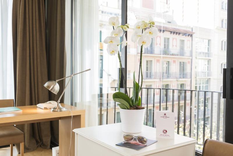 Junior Family Suite (3 Adults) image 4