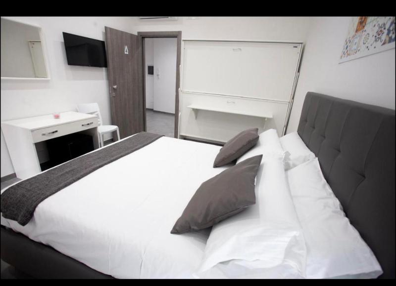 Classic Quadruple Room image 3