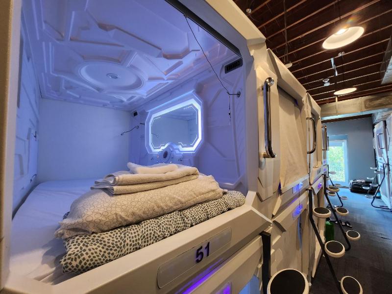 Large Pod Female Room  image 3