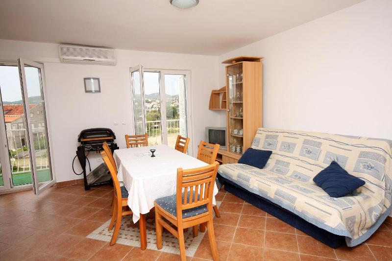 Two-Bedroom Apartment with Balcony and Sea View image 3