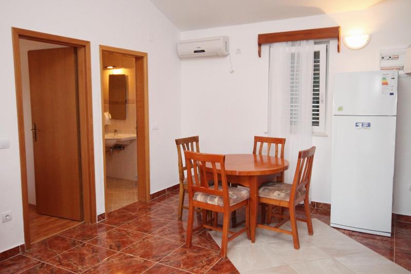 One-Bedroom Apartment with Terrace and Sea View image 4