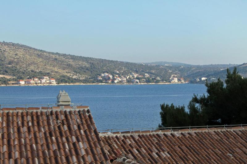 One-Bedroom Apartment with Terrace and Sea View image 2