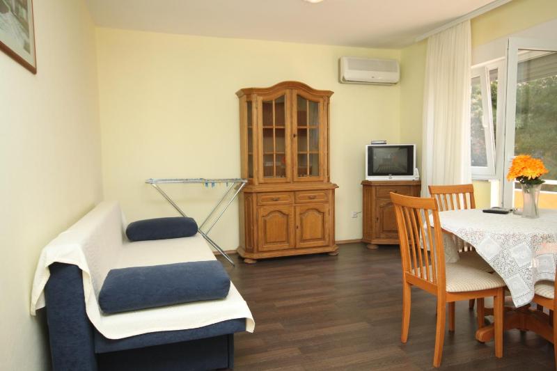 One-Bedroom Apartment with Balcony and Sea View image 1