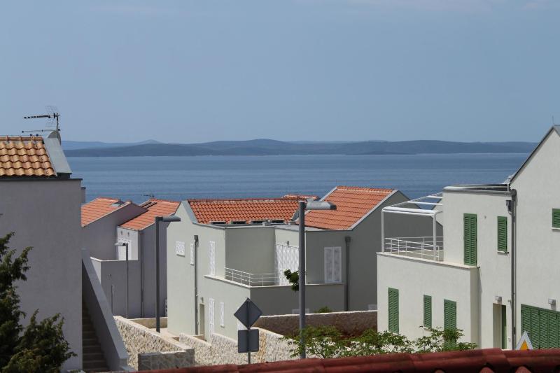 One-Bedroom Apartment with Balcony and Sea View image 2