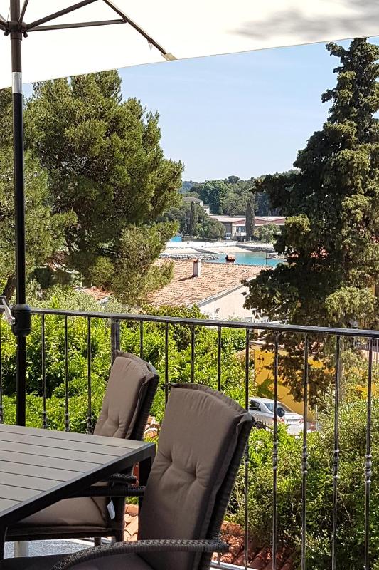One-Bedroom Apartment with Terrace and Sea View image 4