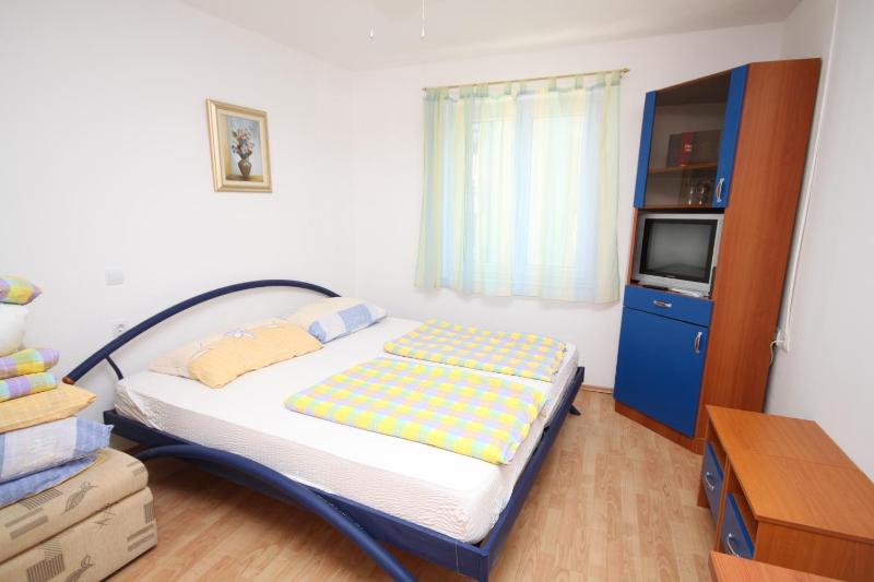 One-Bedroom Apartment with Terrace and Sea View image 4