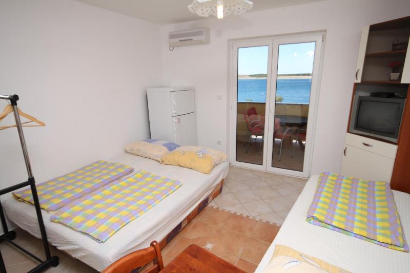 One-Bedroom Apartment with Terrace and Sea View image 1