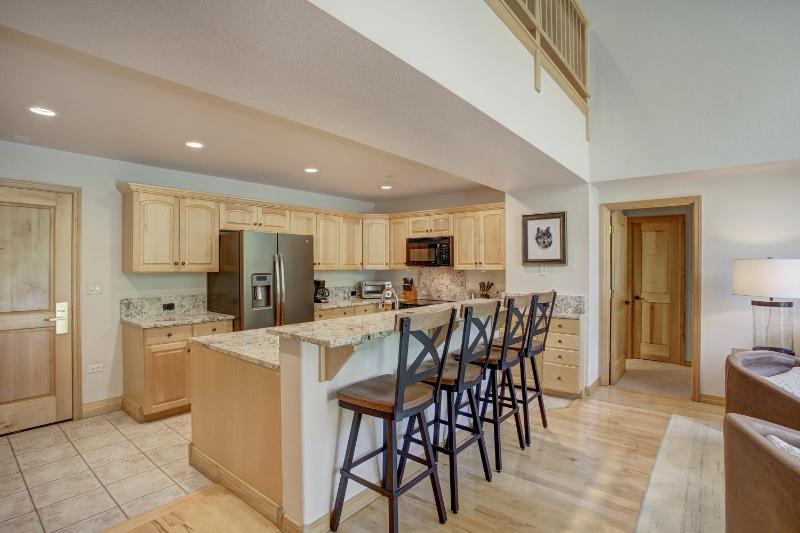 Luxury 4 bedroom Premier Residence at St James Place condo - image 3