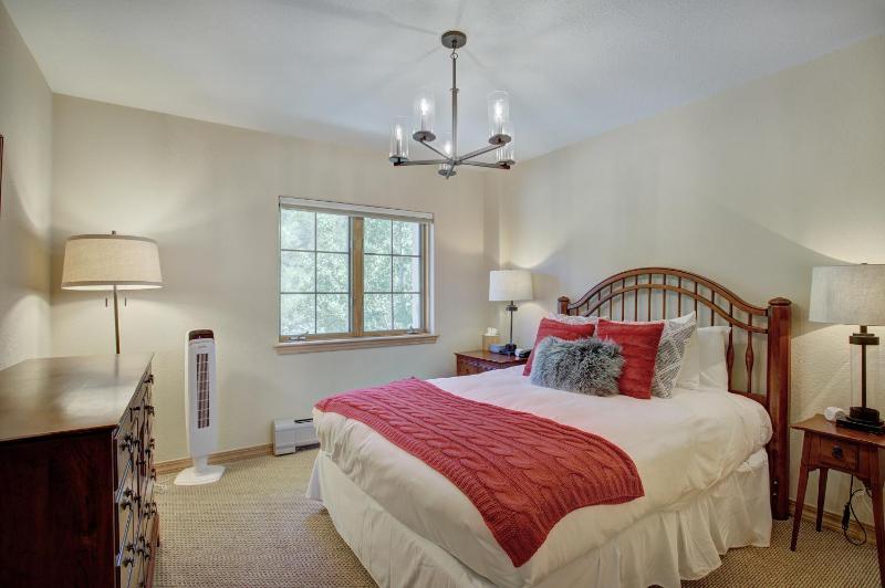 Luxury 4 bedroom Premier Residence at St James Place condo - image 6
