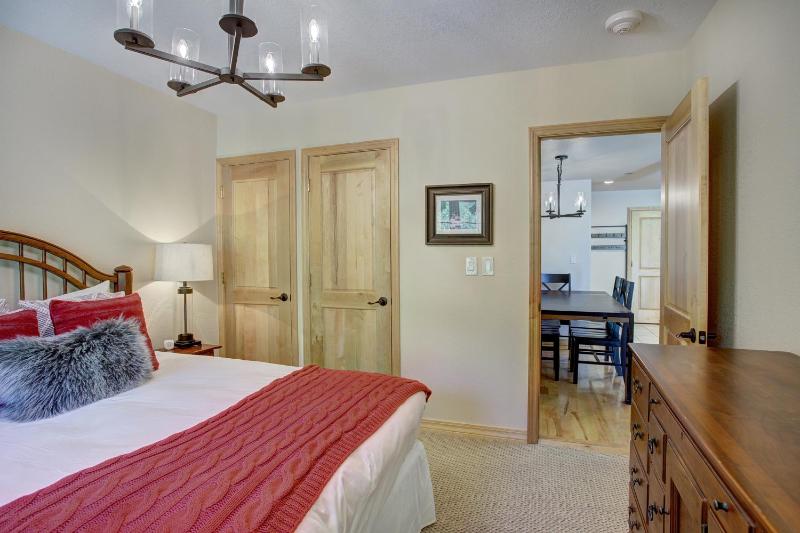 Luxury 4 bedroom Premier Residence at St James Place condo - image 12