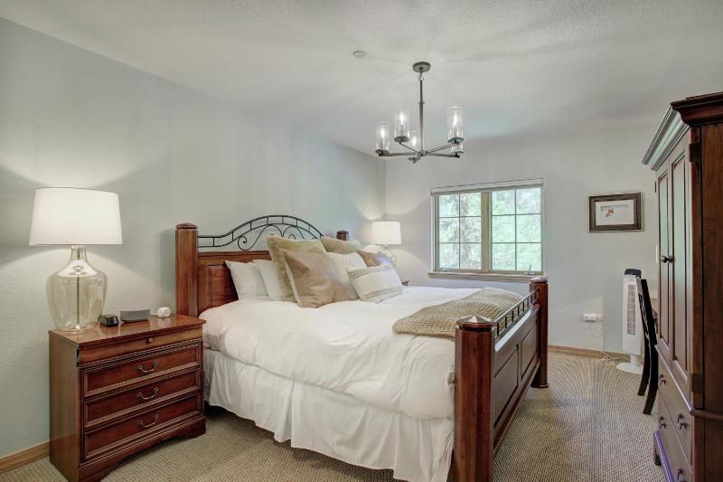 Luxury 4 bedroom Premier Residence at St James Place condo - image 17