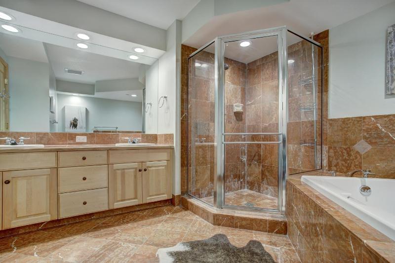 Luxury 4 bedroom Premier Residence at St James Place condo - image 11