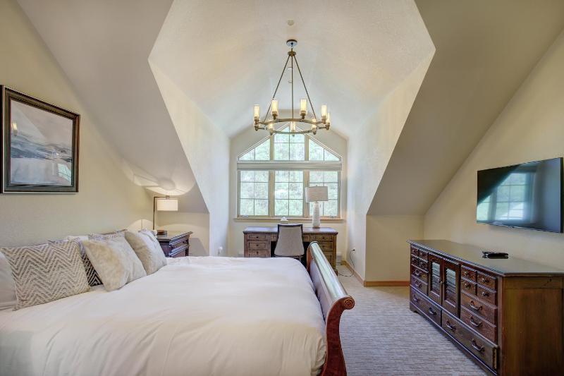 Luxury 4 bedroom Premier Residence at St James Place condo - image 16