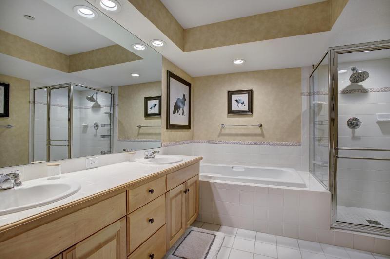 Luxury 4 bedroom Premier Residence at St James Place condo - image 9