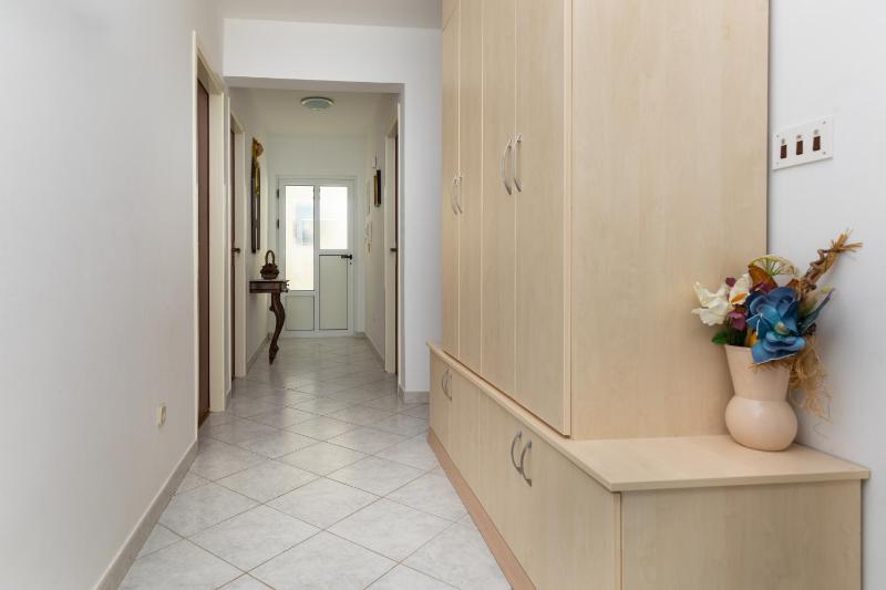 Three-Bedroom Apartment with Balcony and Sea View image 2