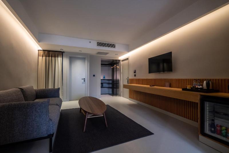 Deluxe Suite with Bosphorus View image 2
