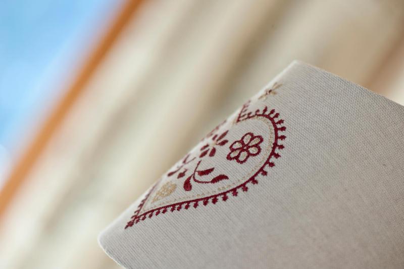 Standard Twin Room image 1